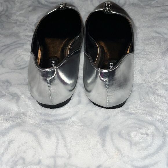 Nine West metallic silver flat. NWOT size 7.5. - Picture 7 of 7